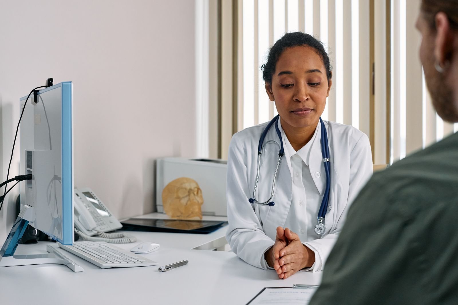 Specialist explaining treatment options to a patient